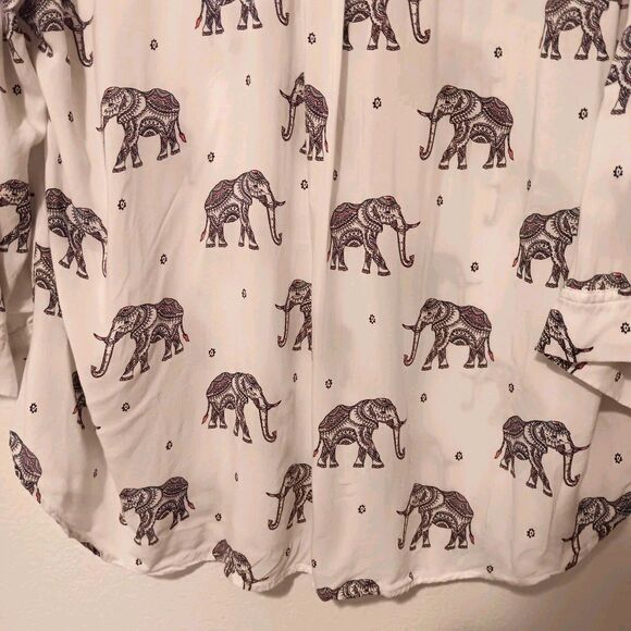 Torrid Harper Blouse Sz 2X Elephant Print Rayon V-Neck Roll Tab Sleeves - Picture 9 of 14